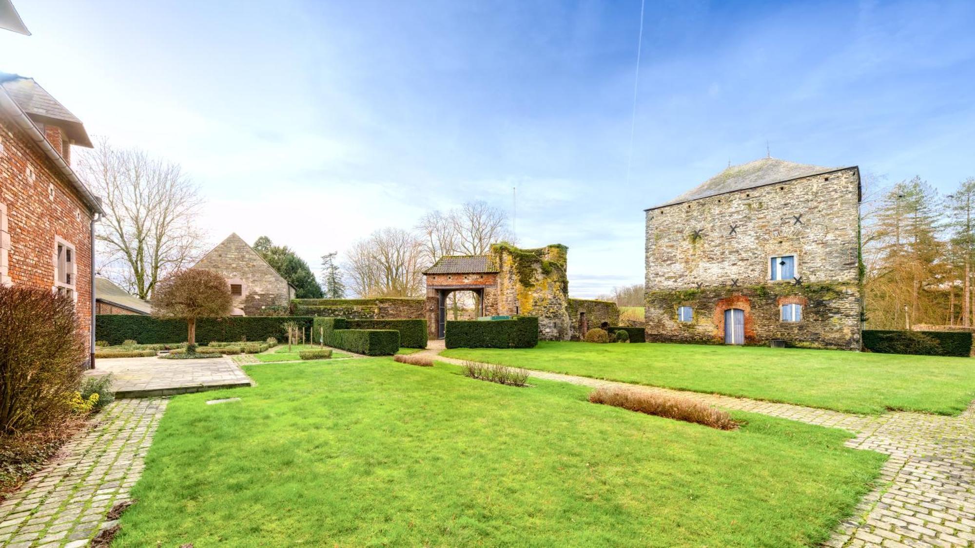 Le Gite Du Chateau - Domaine Des Trois Tilleuls Villers-la-Ville Esterno foto